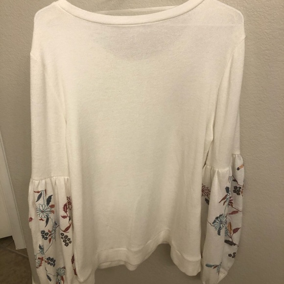 NWOT! Bulky floral sleeved sweater - Picture 6 of 6